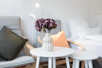 Ein Sitzbereich in der Unterkunft 7-Einzelbetten-3-Zimmer-Zentrum-Pforzheim