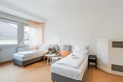 Ein Bett oder Betten in einem Zimmer der Unterkunft 7-Einzelbetten-3-Zimmer-Zentrum-Pforzheim