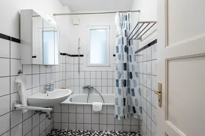 Ein Badezimmer in der Unterkunft 7-Einzelbetten-3-Zimmer-Zentrum-Pforzheim