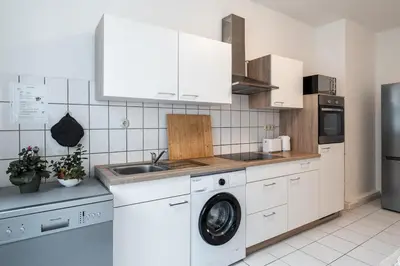 Küche/Küchenzeile in der Unterkunft 7-Einzelbetten-3-Zimmer-Zentrum-Pforzheim