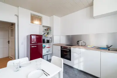 Küche/Küchenzeile in der Unterkunft 3-Zimmer-6-Einzelbetten-Parkplatz auf Anfrage