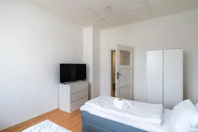 Ein Bett oder Betten in einem Zimmer der Unterkunft 3-Zimmer-6-Einzelbetten-Parkplatz auf Anfrage