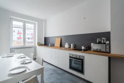 Küche/Küchenzeile in der Unterkunft 7-Einzelbetten-3-Zimmer-NEUES-BAD-Wama
