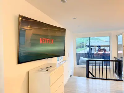 TV/Unterhaltungsangebot in der Unterkunft Modernes Haus direkt am Rhein