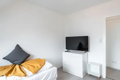 TV/Unterhaltungsangebot in der Unterkunft 2 Zimmer Dachstudio Apartment mit 4 Einzelbetten