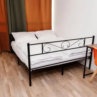 Xenon hostels