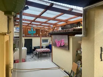 Grundriss der Unterkunft zimmer 4 mit gemeinsam dusche und Küche