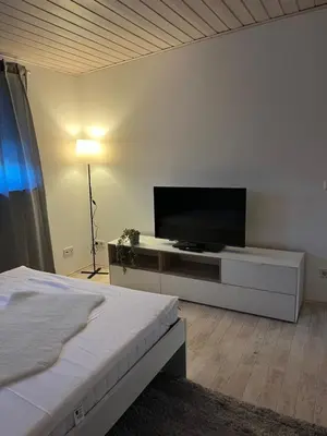 Ein Bett oder Betten in einem Zimmer der Unterkunft Charmante Wohnung mit Balkon im Herzen Hoffenheims