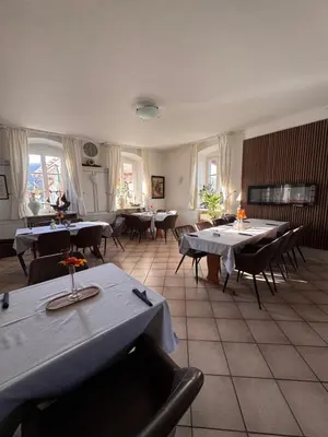 Ein Sitzbereich in der Unterkunft Gasthaus & Pension Grüner Baum Eberbach