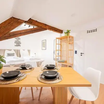 Zentrale Altbauwohnung am Barockschloss