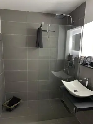Ein Badezimmer in der Unterkunft Renovated, cozy 1-room apartment with balcony