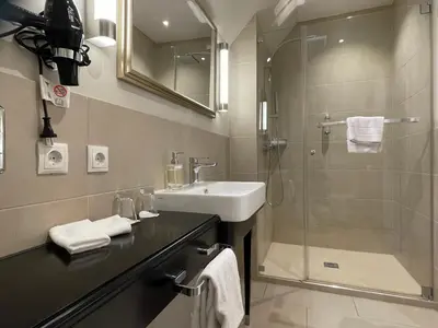 Ein Badezimmer in der Unterkunft Villa Waldfrieden - Design trifft Budget