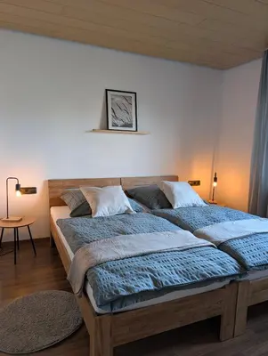 Ein Bett oder Betten in einem Zimmer der Unterkunft Ferienwohnung am Kurpark
