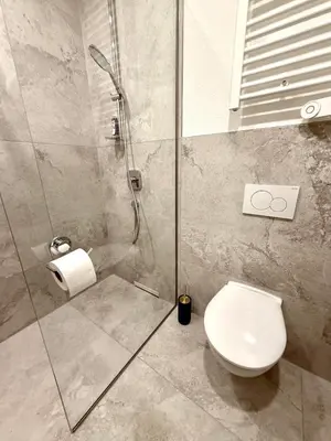 Ein Badezimmer in der Unterkunft NEU Goldstadt Urban Suite - City Apartament Schlössle Pforzheim