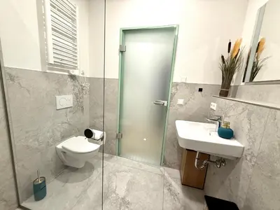 Ein Badezimmer in der Unterkunft NEU Goldstadt Urban Suite - City Apartament Schlössle Pforzheim
