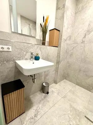 Ein Badezimmer in der Unterkunft NEU Goldstadt Urban Suite - City Apartament Schlössle Pforzheim