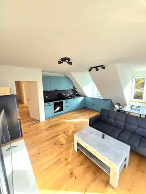Ein Sitzbereich in der Unterkunft Modernes, neu eingerichtetes Apartment in Top Lage Nahe Autobahn, S Bahn und Stadtzentrum