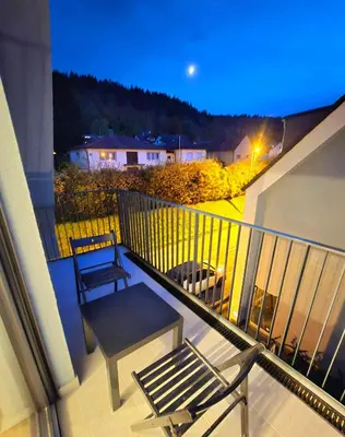 Ein Balkon oder eine Terrasse in der Unterkunft Modernes, neu eingerichtetes Apartment in Top Lage Nahe Autobahn, S Bahn und Stadtzentrum