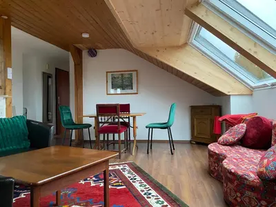 Ein Sitzbereich in der Unterkunft Burgblick Stube - Apartment für bis zu 4 Personen - Haustiere willkommen - mit Einbauküche - Fahrradparkplatz etc