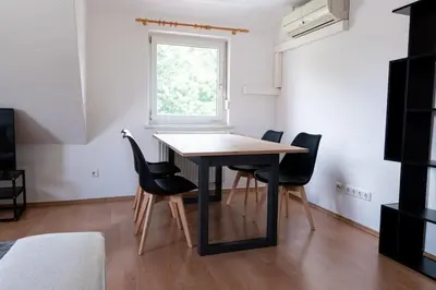 Ein Sitzbereich in der Unterkunft G-Living Louis-Hentges32 City & Work Apartment