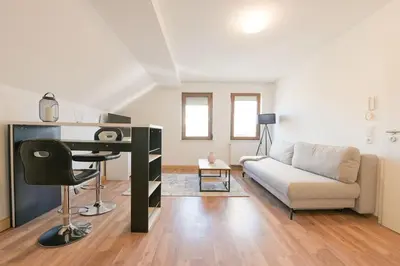 Ein Sitzbereich in der Unterkunft G Living Klingenberg153 City und Work Apartment