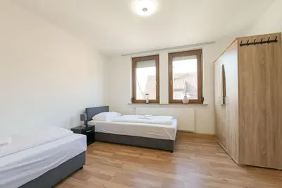 Ein Bett oder Betten in einem Zimmer der Unterkunft G Living Klingenberg153 City und Work Apartment