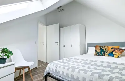 Ein Bett oder Betten in einem Zimmer der Unterkunft G Living Klingenberger153 DG City and Work