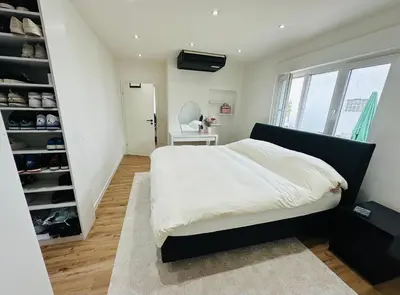 Ein Bett oder Betten in einem Zimmer der Unterkunft Luxuriöse & stilvolle Wohnung mit Spa-Bad, Home-Office & Fitnessbereich