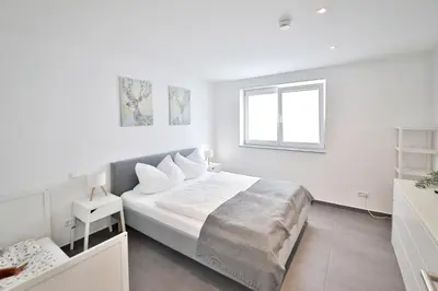 Ein Bett oder Betten in einem Zimmer der Unterkunft FeWo D&Y -barrierefrei-