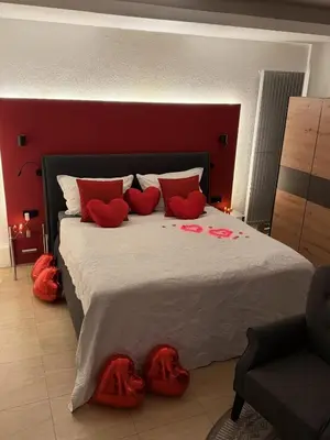 Ein Bett oder Betten in einem Zimmer der Unterkunft Private Spa Suite bei Heilbronn - Romantik, Wellness & absolute Privatsphäre