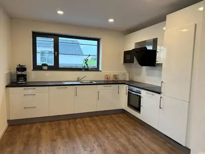 Küche/Küchenzeile in der Unterkunft Neue helle 4 Zimmerwohnung mit Tiefgaragenparkplatz