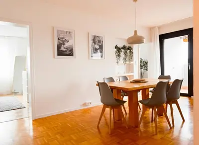 Grundriss der Unterkunft stylische 110m2 Wohnung in Top Lage mit Balkon und 2 Schlafzimmern für bis zu 6 Personen sowie kostenloser Parkgarage max 1,65m Höhe und 1,8m Breite