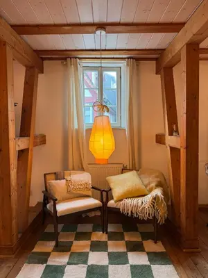 Ein Sitzbereich in der Unterkunft Herzstück 1526 - Ihre Ferienwohnung im Fachwerkhaus direkt in der Altstadt