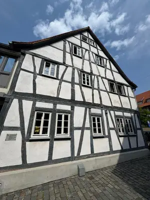 Das Gebäude in dem sich die Ferienwohnung befindet