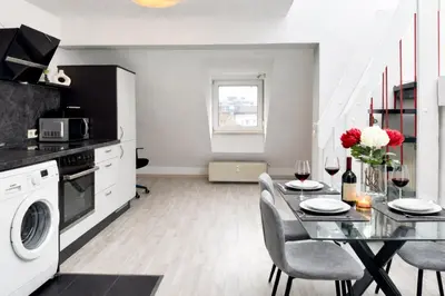Küche/Küchenzeile in der Unterkunft Urban Stay Karlsruhe Akademie frieden apartments