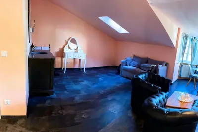 Ein Sitzbereich in der Unterkunft Weingut Mathis Apartment 1 Burgblick