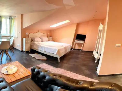 Ein Bett oder Betten in einem Zimmer der Unterkunft Weingut Mathis Apartment 1 Burgblick