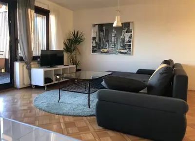 Ein Sitzbereich in der Unterkunft Blick über Heilbronn near IPAI