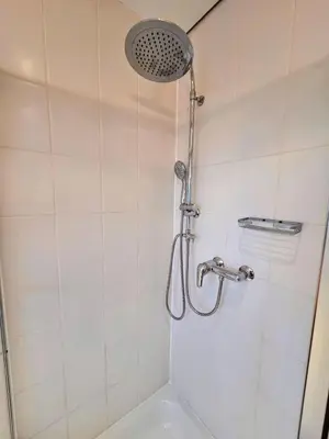 Ein Badezimmer in der Unterkunft Geräumige Wohnung mit 4 Betten und Balkon