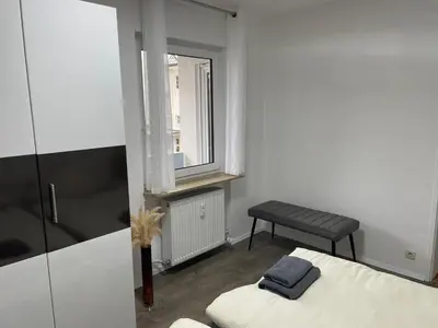 Ein Bett oder Betten in einem Zimmer der Unterkunft Appartement am Pfühlpark Parkplatz Küche Wlan Balkon