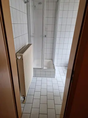 Ein Badezimmer in der Unterkunft Zentrales Haus - mit Küche & Bad für 1-6 Gäste