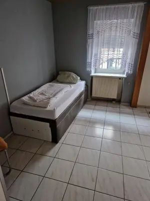 Ein Bett oder Betten in einem Zimmer der Unterkunft Zentrales Haus - mit Küche & Bad für 1-6 Gäste