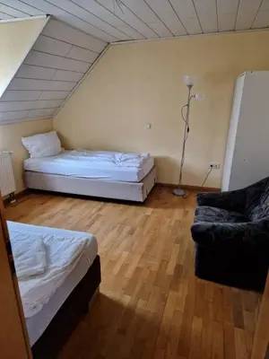 Ein Bett oder Betten in einem Zimmer der Unterkunft Zentrales Haus - mit Küche & Bad für 1-6 Gäste