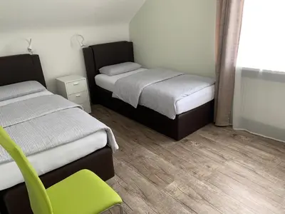 Ein Bett oder Betten in einem Zimmer der Unterkunft Große Ferienwohnung mit Balkon in Sankt Martin, Pfalz