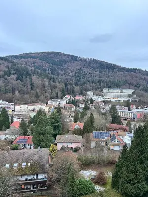 Ein allgemeiner Bergblick oder ein Berglick von der Ferienwohnung aus