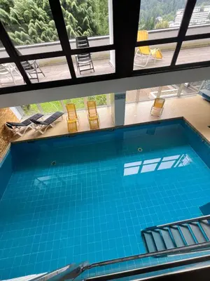 Der Swimmingpool an oder in der Nähe von Black Forest Panorama Loft mit Pool