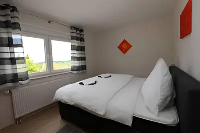 Ein Bett oder Betten in einem Zimmer der Unterkunft Ferienwohnungen Weber
