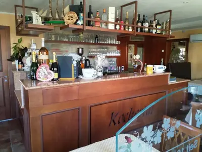 Getränke in der Unterkunft Gäste Zimmer-Ristorante Kochertal da Enzo