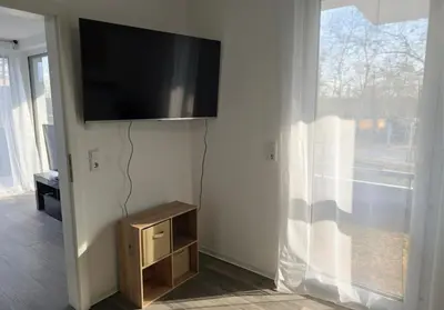 TV/Unterhaltungsangebot in der Unterkunft Homely second Floor Apt-Balkon und Parken-APOLONIAliving