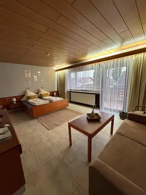 Ein Bett oder Betten in einem Zimmer der Unterkunft Hotel Garni Sebastian